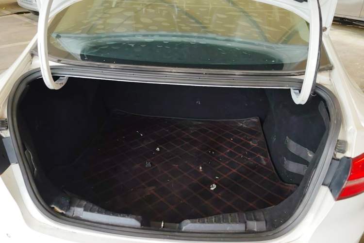 Used Ford Escort 2015 1.5L Automatic Fashion Model Trunk