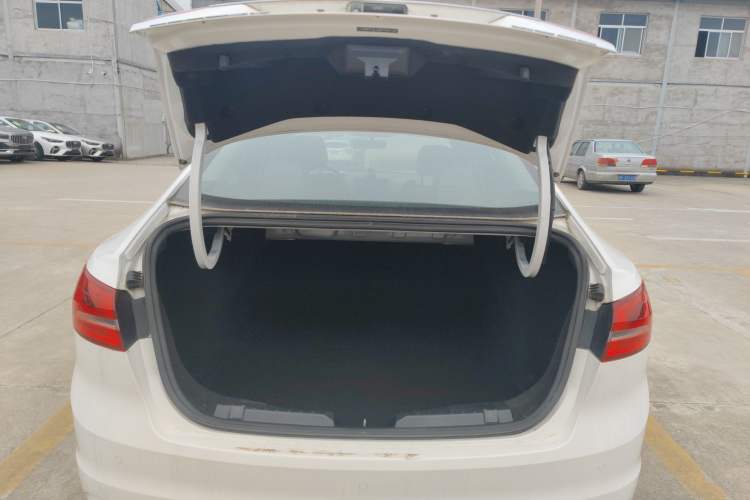 Used Ford Escort 2015 1.5L Automatic Fashion Model Trunk