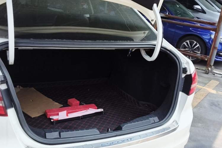 Used Ford Escort 2015 1.5L Automatic Fashion Model Trunk