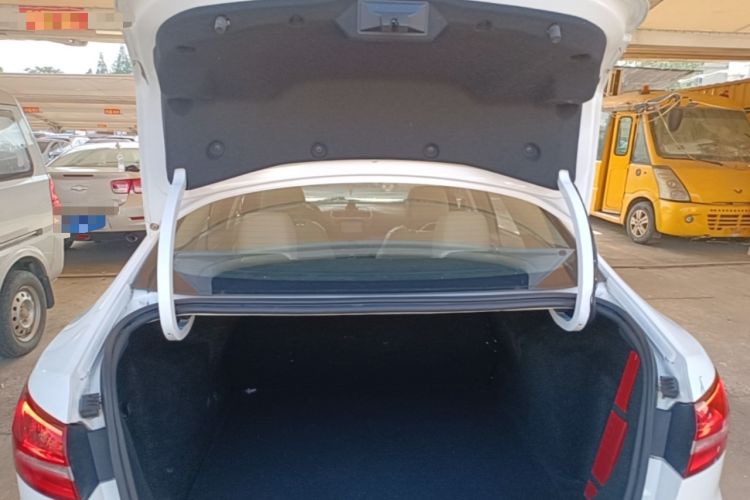 Used Ford Escort 2015 1.5L Automatic Fashion Model Trunk