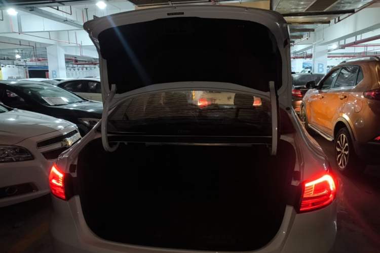 Used Ford Escort 2015 1.5L Manual Fashion Edition Trunk
