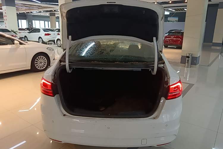 Used Ford Escort 2015 1.5L Automatic Comfort Edition Trunk