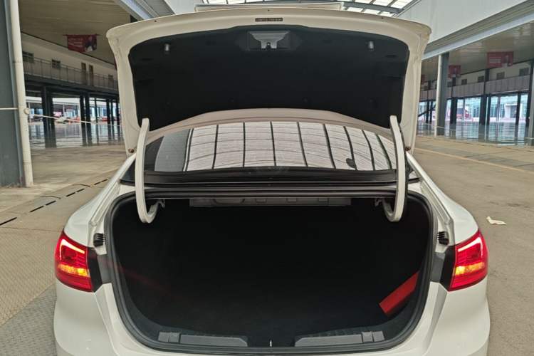 Used Ford Escort 2015 1.5L Automatic Fashion Model Trunk