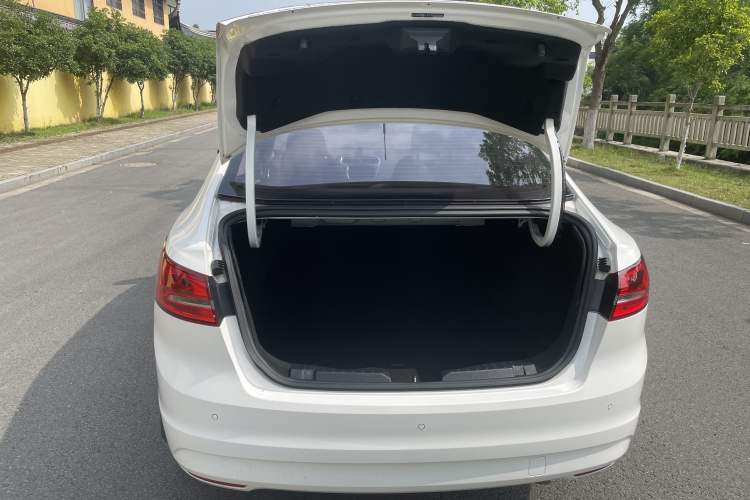 Used Ford Escort 2015 1.5L Automatic Fashion Model Trunk