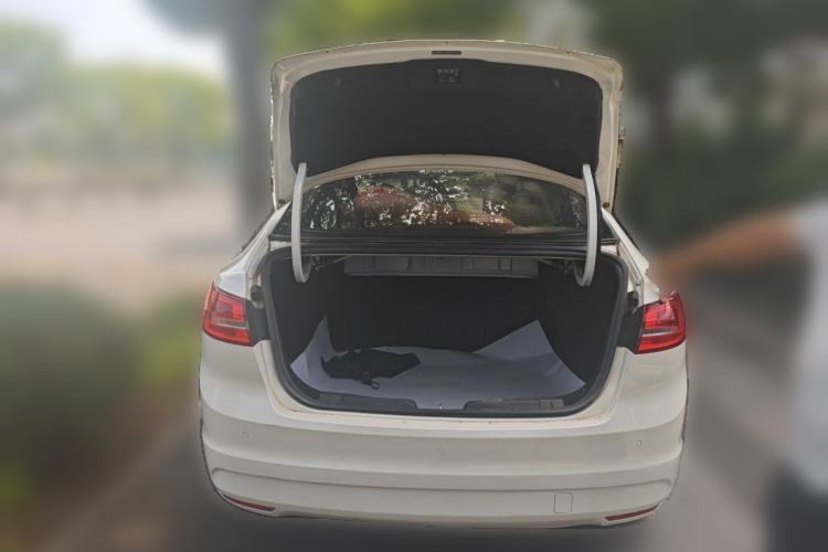Used Ford Escort 2015 1.5L Automatic Fashion Model Trunk