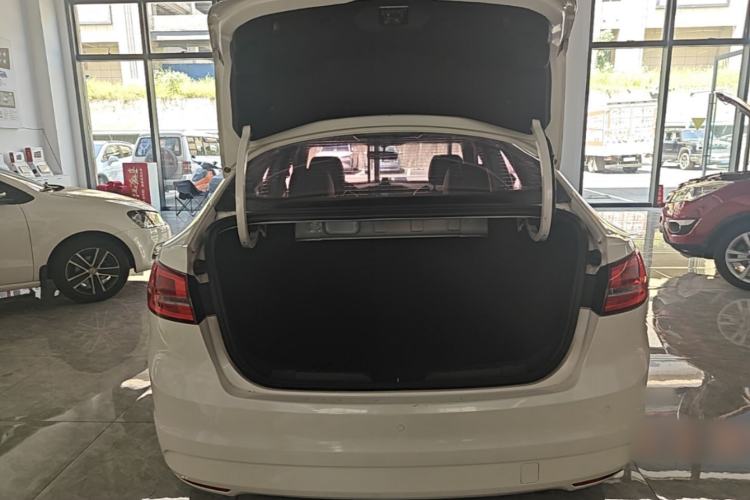 Used Ford Escort 2015 1.5L Automatic Fashion Model Trunk