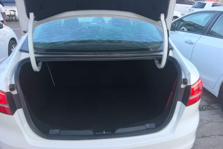Used Ford Escort 2015 1.5L Automatic Fashion Model Trunk
