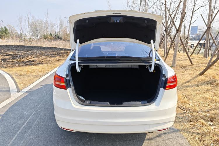 Used Ford Escort 2015 1.5L Automatic Fashion Model Trunk