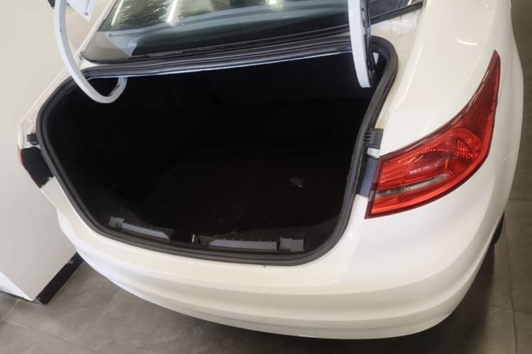 Used Ford Escort 2015 1.5L Automatic Comfort Edition Trunk