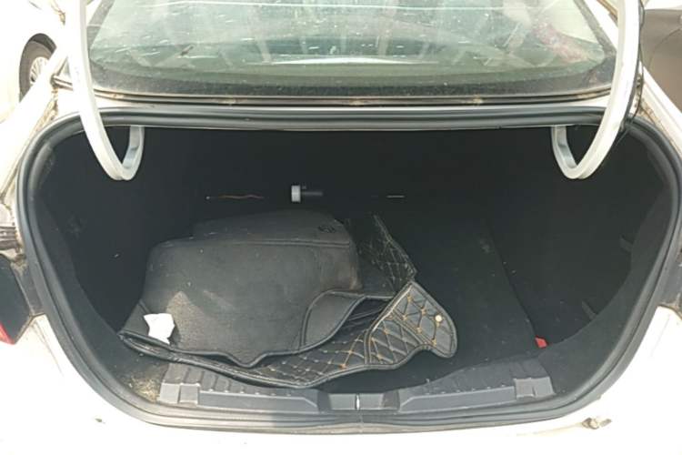 Used Ford Escort 2015 1.5L Automatic Fashion Model Trunk