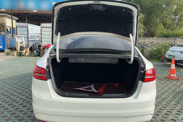 Used Ford Escort 2015 1.5L Automatic Fashion Model Trunk