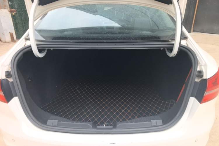 Used Ford Escort 2015 1.5L Automatic Fashion Model Trunk