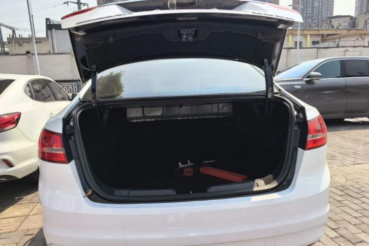 Used Ford Escort 2015 1.5L Automatic Fashion Model Trunk