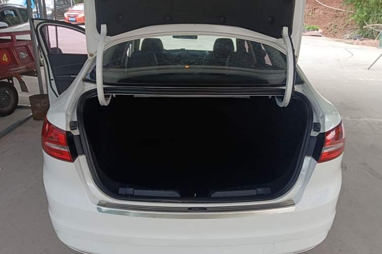 Used Ford Escort 2015 1.5L Manual Fashion Edition Trunk