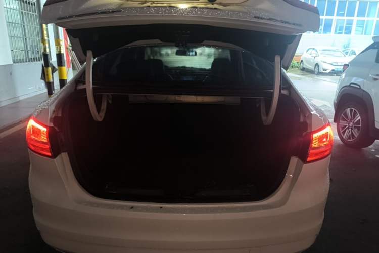 Used Ford Escort 2015 1.5L Automatic Fashion Model Trunk