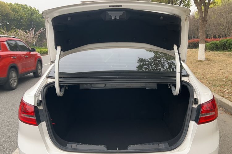 Used Ford Escort 2015 1.5L Automatic Fashion Model Trunk