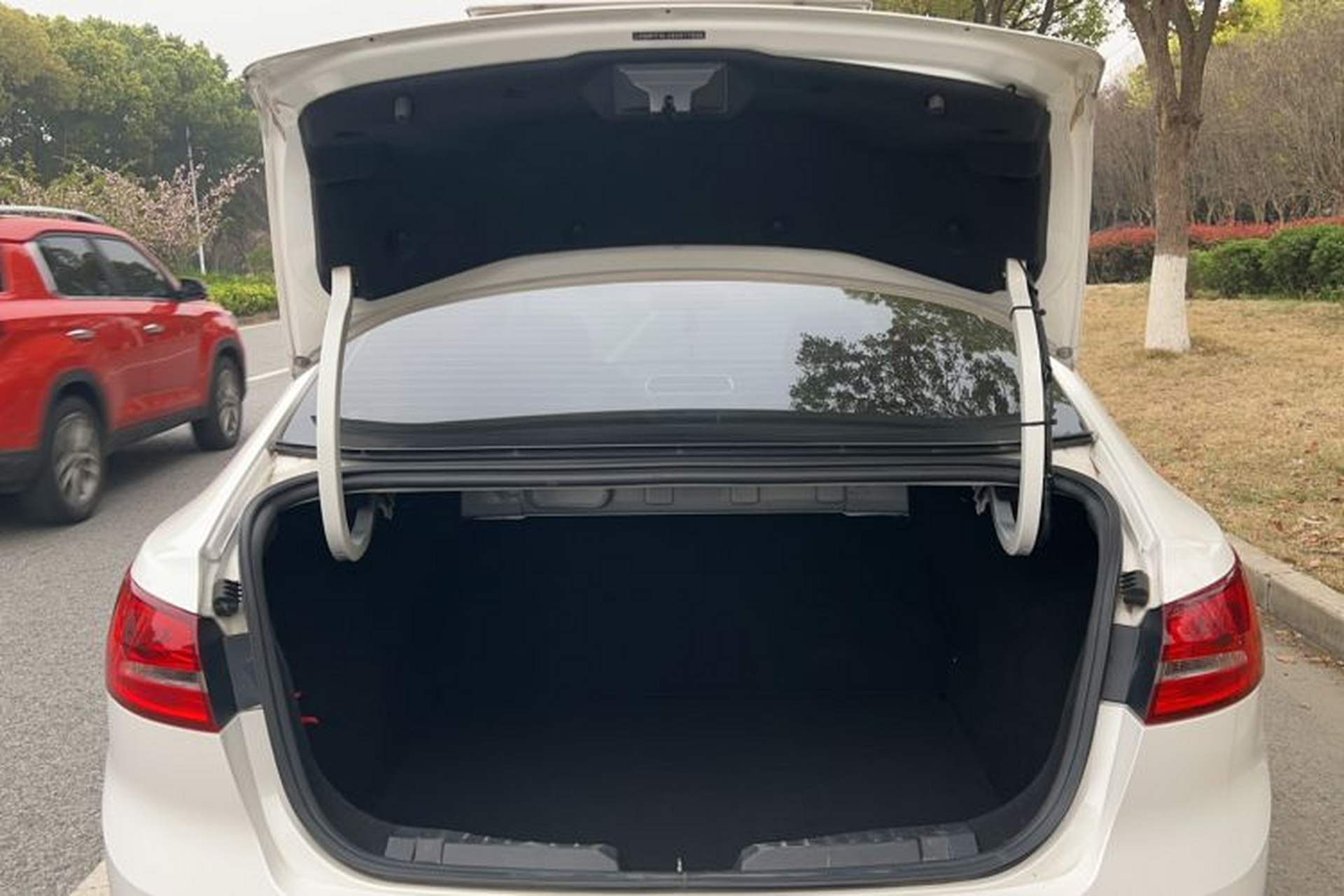 Used Ford Escort 2015 1.5L Automatic Fashion Model Trunk