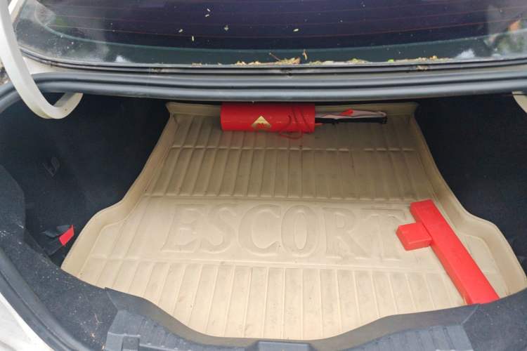 Used Ford Escort 2015 1.5L Automatic Fashion Model Trunk