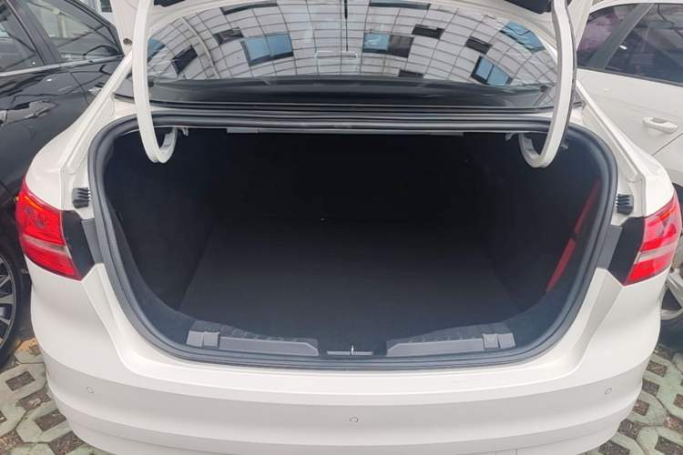 Used Ford Escort 2015 1.5L Automatic Fashion Model Trunk
