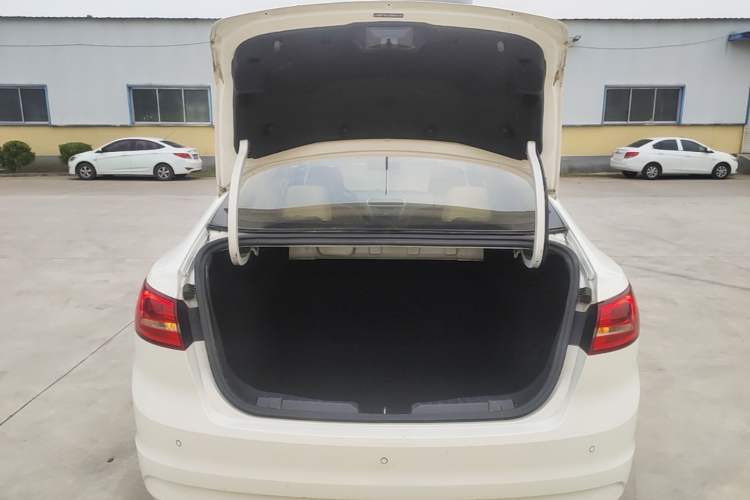 Used Ford Escort 2015 1.5L Manual Comfort Model Trunk