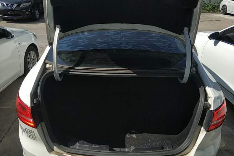 Used Ford Escort 2015 1.5L Automatic Fashion Model Trunk
