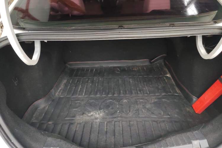 Used Ford Escort 2015 1.5L Automatic Fashion Model Trunk