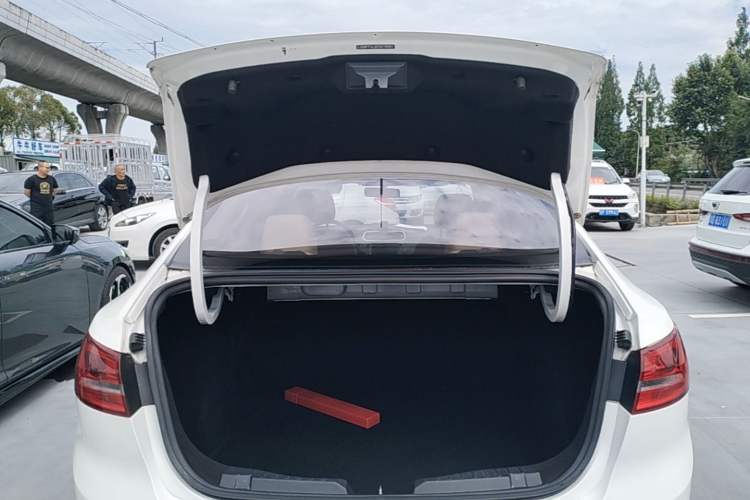 Used Ford Escort 2015 1.5L Automatic Fashion Model Trunk