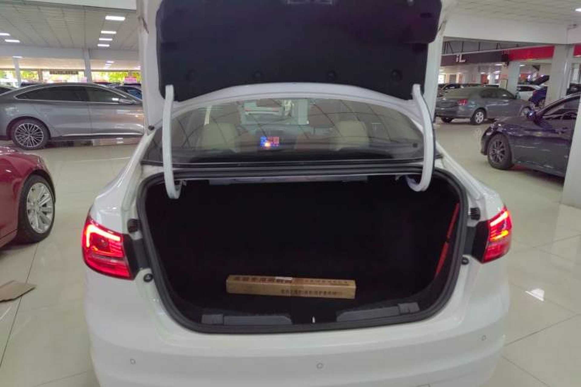 Used Ford Escort 2015 1.5L Automatic Fashion Model Trunk