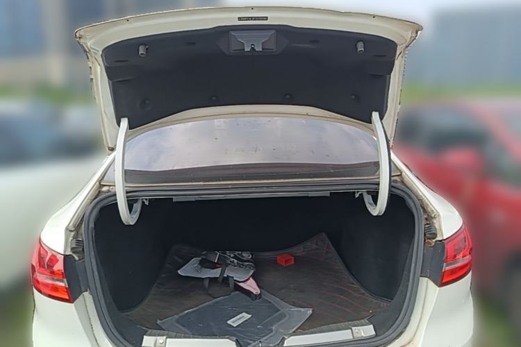 Used Ford Escort 2015 1.5L Automatic Fashion Model Trunk