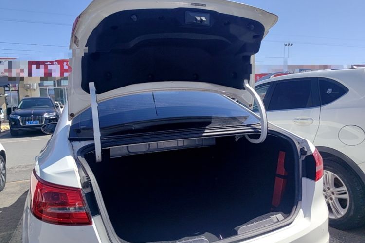 Used Ford Escort 2015 1.5L Automatic Fashion Model Trunk