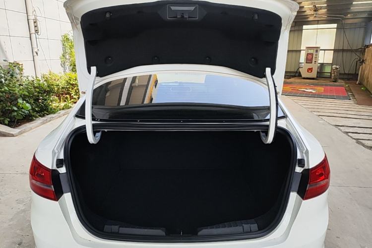 Used Ford Escort 2015 1.5L Automatic Fashion Model Trunk