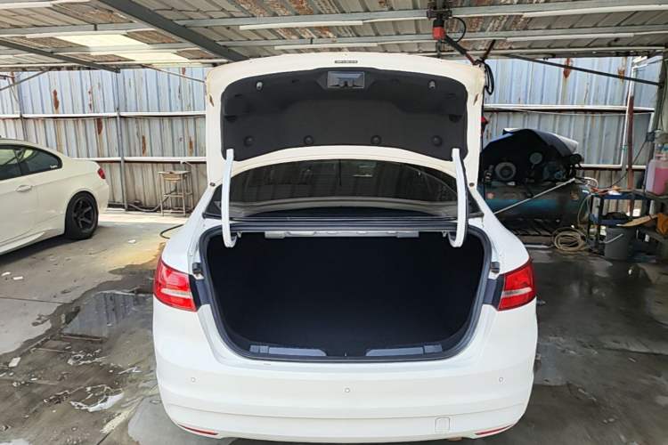 Used Ford Escort 2015 1.5L Automatic Comfort Edition Trunk