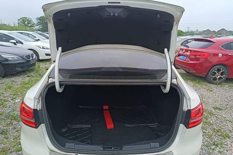 Used Ford Escort 2015 1.5L Automatic Fashion Model Trunk