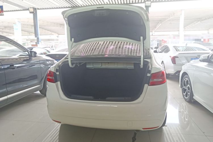 Used Ford Escort 2015 1.5L Automatic Fashion Model Trunk