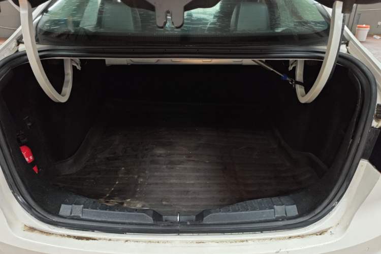 Used Ford Escort 2015 1.5L Automatic Fashion Model Trunk