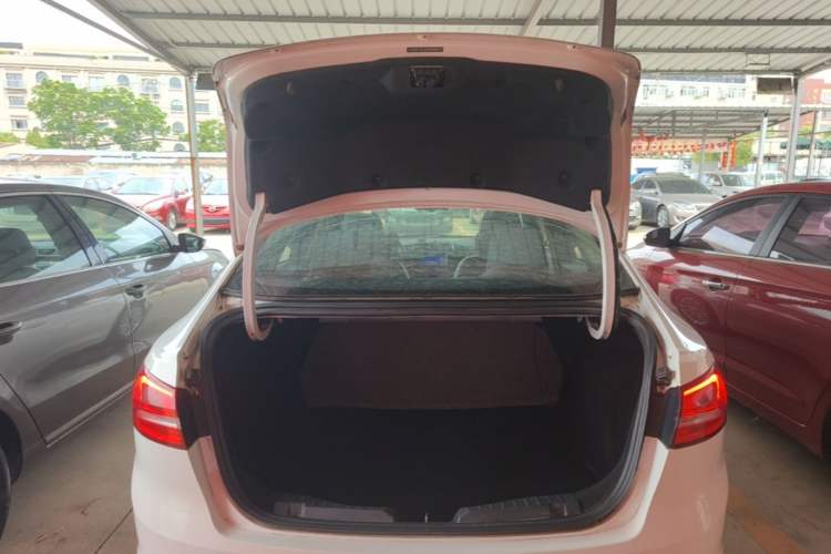Used Ford Escort 2015 1.5L Automatic Comfort Edition Trunk