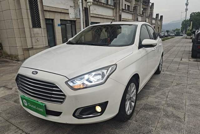 Ojetý Ford Escort 2015 1.5L Automatic Fashion Model
