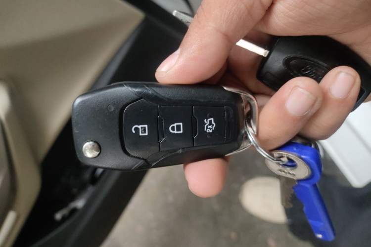 Used Ford Escort 2015 1.5L Automatic Comfort Edition Vehicle Key