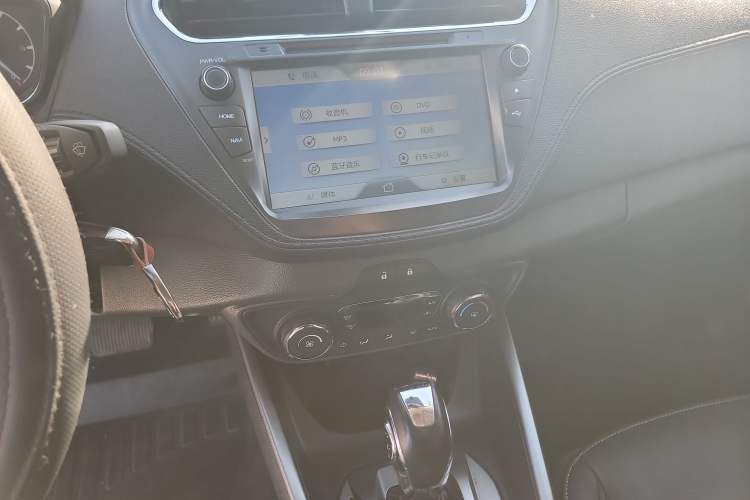 Used Ford Escort 2015 1.5L Automatic Fashion Model Audio And AC Panel