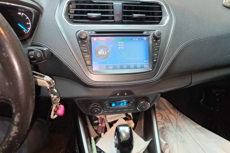 Used Ford Escort 2015 1.5L Automatic Fashion Model Audio And AC Panel