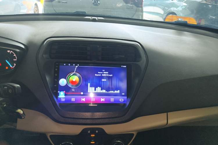 Used Ford Escort 2015 1.5L Automatic Comfort Edition Audio And AC Panel