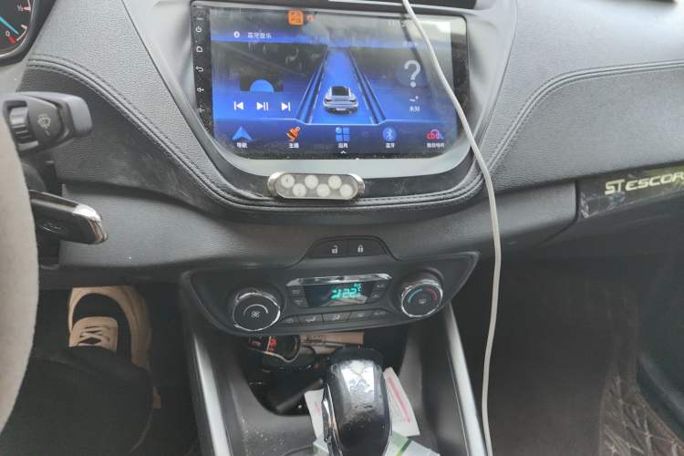 Used Ford Escort 2015 1.5L Automatic Fashion Model Audio And AC Panel