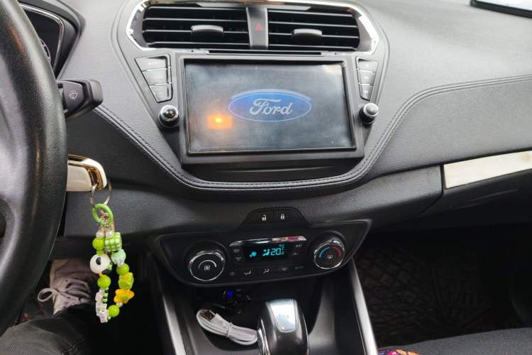 Used Ford Escort 2015 1.5L Automatic Fashion Model Audio And AC Panel