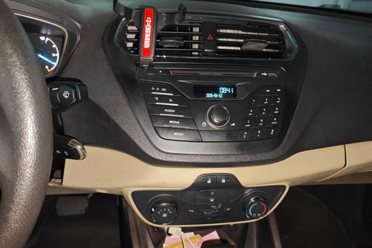 Used Ford Escort 2015 1.5L Automatic Comfort Edition Audio And AC Panel