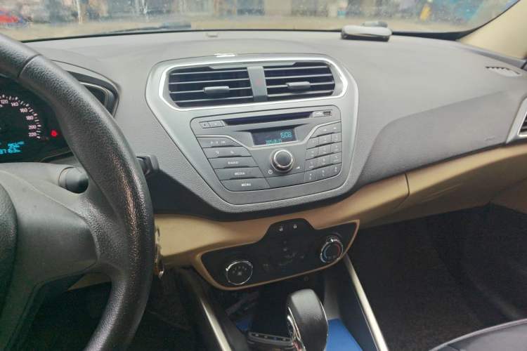 Used Ford Escort 2015 1.5L Automatic Comfort Edition Audio And AC Panel