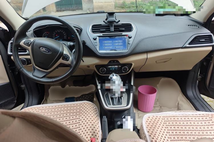 Used Ford Escort 2015 1.5L Automatic Fashion Model Center Console