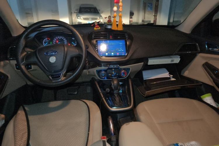 Used Ford Escort 2015 1.5L Automatic Comfort Edition Center Console