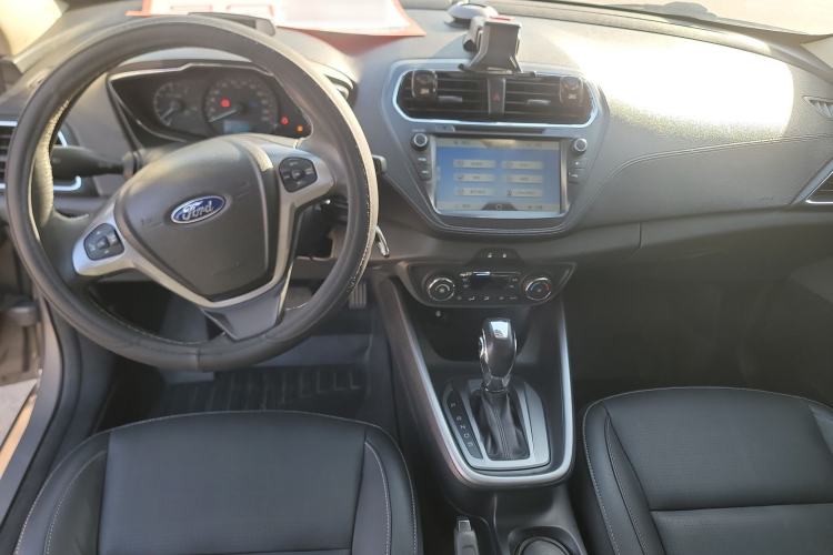 Used Ford Escort 2015 1.5L Automatic Fashion Model Center Console