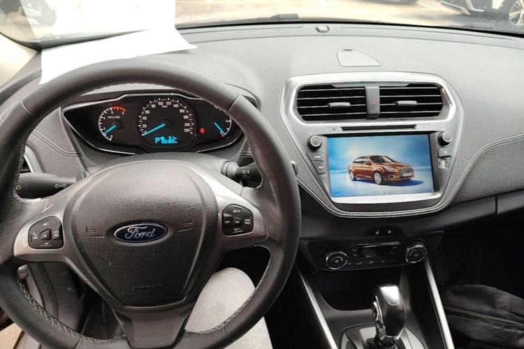 Used Ford Escort 2015 1.5L Automatic Fashion Model Center Console
