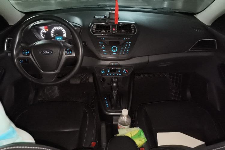 Used Ford Escort 2015 1.5L Automatic Fashion Model Center Console